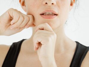 Yüz Yogası ile Sıkı Bir Cilt İçin 5 Temel Hareket!