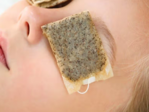 Morlukları Azaltmak İçin Doğal ve Etkili Göz Altı Bakımı